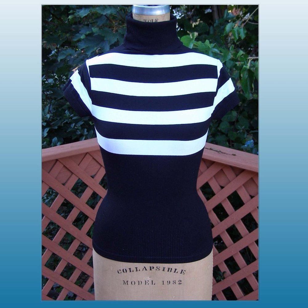 NEW M heart M Black & white stretch Short sleeve tee ONE SIZE fits up to M/8